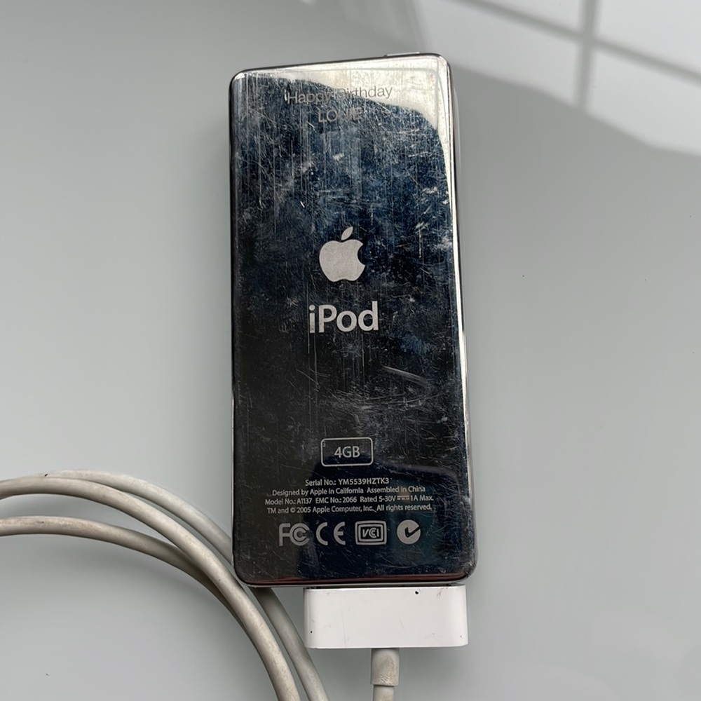 Original iPod nano. 4gb black With plug - Picture 2 of 4